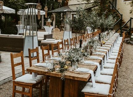 Lange Hochzeitstafel im Gartencafé der Birkenheide